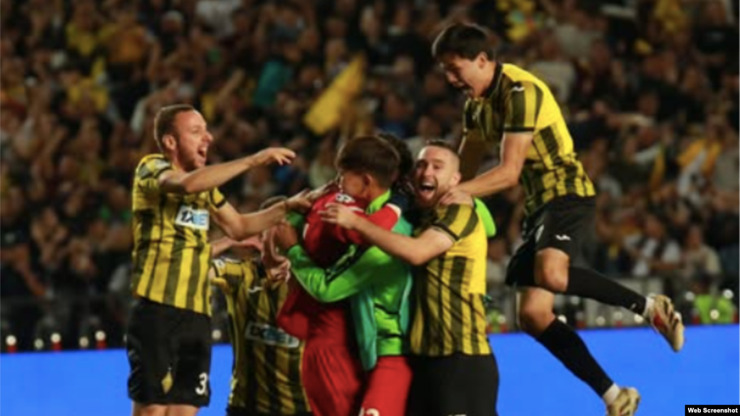 Түрмедегі порно аймағы Әйелім ұйықтап жатқанда сорды