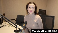 Elena Nistor în studioul Europei Libere de la Chișinău 