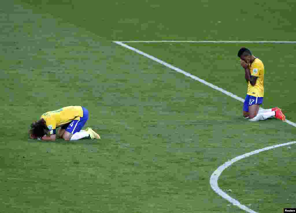 Brazil - Brazil's David Luiz (L) and Luiz Gustavo react after losing their 2014 World Cup semi-finals against Germany at the Mineirao stadium in Belo Horizonte July 8, 2014. REUTERS/David Gray (BRAZIL - Tags: SOCCER SPORT WORLD CUP) TOPCUP