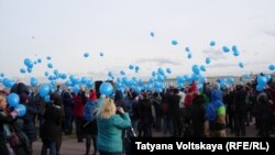 Акция в поддежрку аутистов в Петербурге 