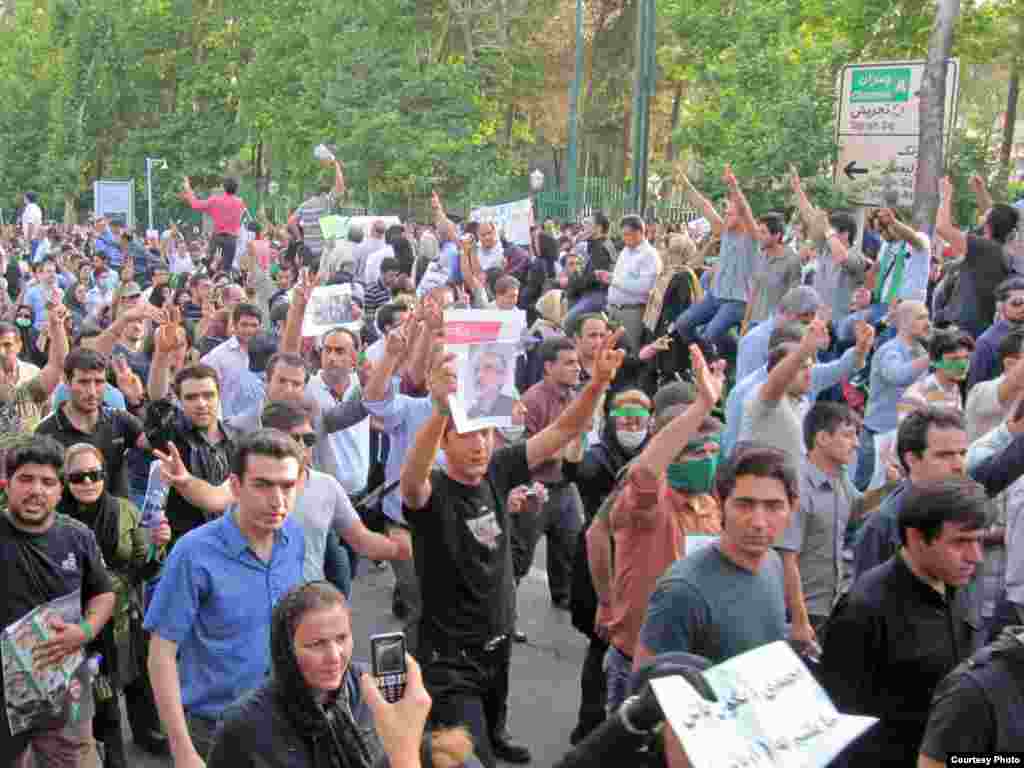 Protestele opoziţiei în centrul Teheranului