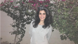 لُجَین الهَذلول، فعال حقوق زنان و از چهره‌های منتقد سیاست‌های عربستان، پس از آزادی از زندان