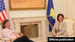 Presidentja Jahjaga në takim me ndihmës Sekretaren e shtetit të SHBA-ve për Evropë dhe Azi, ambasadoren Victoria Nuland.