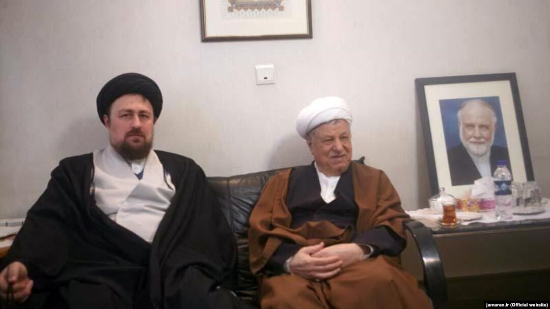 اکبر رفسنجانی و حسن خمینی در خانه حسن حبیبی(عکس از سایت جماران)