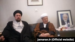 اکبر رفسنجانی و حسن خمینی در خانه حسن حبیبی(عکس از سایت جماران)