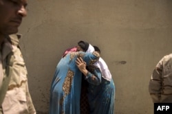 Дві жінки, врятовані з рабства бойовиків-джихадистів. Мосул, 10 липня