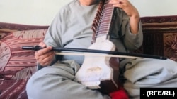 افغان موسيقي غږوونکو له ډلې يې ډېری هغو دکانداري پيل کړې.