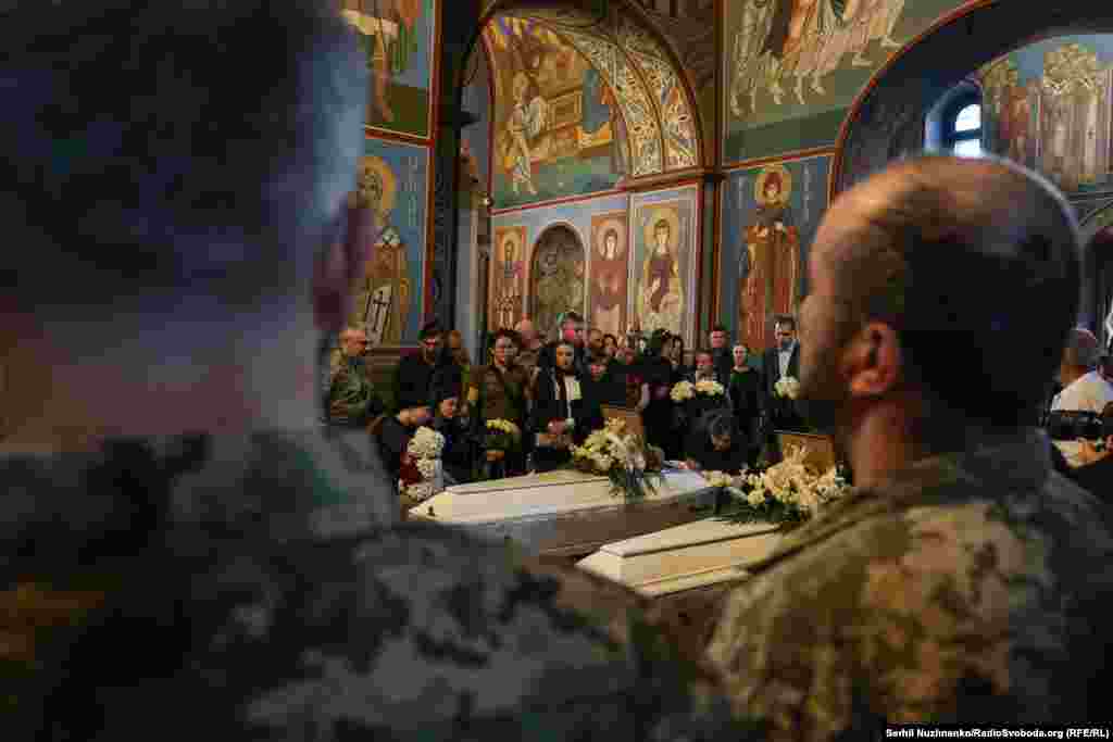 На прощанні – також побратими батька дівчат – Євгена Яковлєва, який загинув на війні у 2023 році