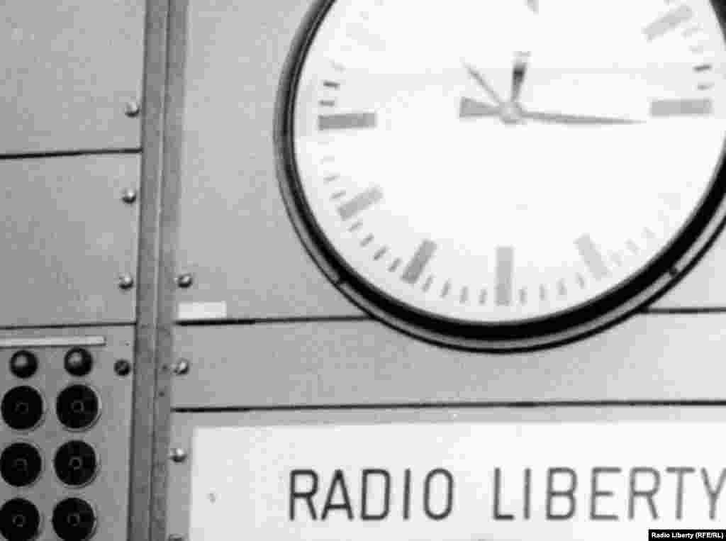 რადიო თავისუფლების მაუწყებლობის მთავარი საკონტროლო ოთახი, მიუნხენი, 1964 წელი.