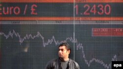Электронное табло с финансовыми показателями фондовой биржи Лондона.