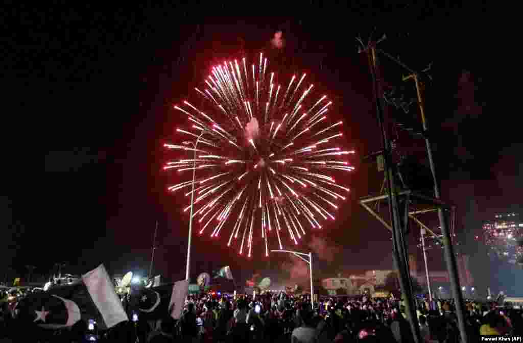 There were fireworks in Karachi to mark Pakistan&#39;s Independence Day in the early morning hours of August 14.