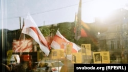 Акцыя ля амбасады Беларусі ў Вільні ў дзень салідарнасьці зь беларускімі палітзьняволенымі, 21 траўня 2025 году