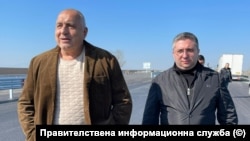 Лидерът на ГЕРБ Бойко Борисов и бившият зам.-регионален министър Николай Нанков на автомагистрала "Тракия"
