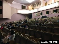 Тамашачы театрның зур залын тулысынча тутыра алмаган