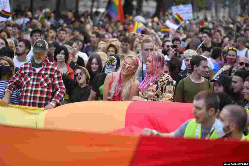 Cilj Prajda je da LGBTI+ zajednica u Srbiji skrene pažnju na slučajeve nasilja i diskriminacije, a jedan od glavnih zahteva ovogodišnjeg Prajda je usvajanje Zakona o istopolnim zajednicama.