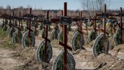 Morminte ale unor persoane neidentificate ucise de soldații ruși în timpul ocupației rusești la Bucea/suburbie a Kievului, la cimitirul orașului 