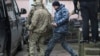 Арестованного украинского моряка выводят из суда Симферополя, 27 ноября