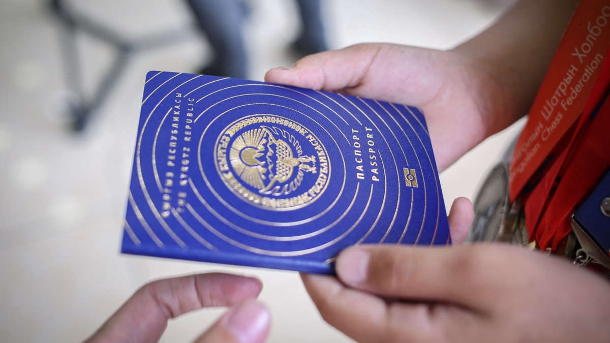 Ексгубернатор та бізнесмени із РФ отримали паспорти Киргизстану – ЗМІ