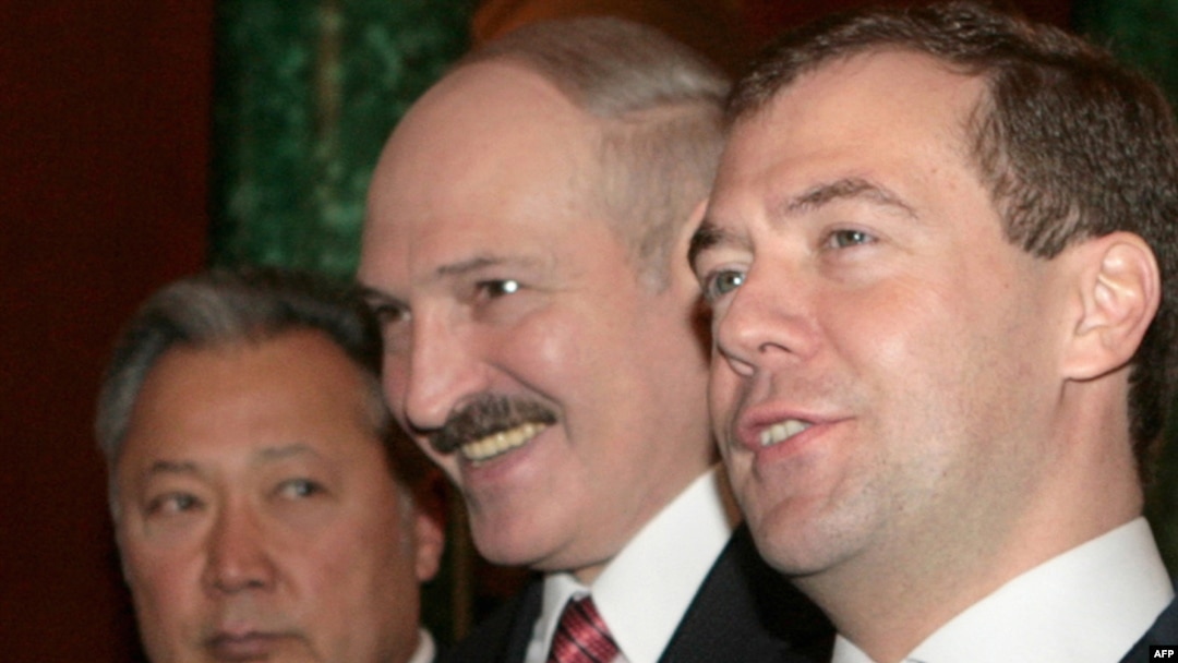 ОДКБ в лицах: Дмитрий Медведев, Александр Лукашенко, Курманек Бакиев на заседании ОДКБ