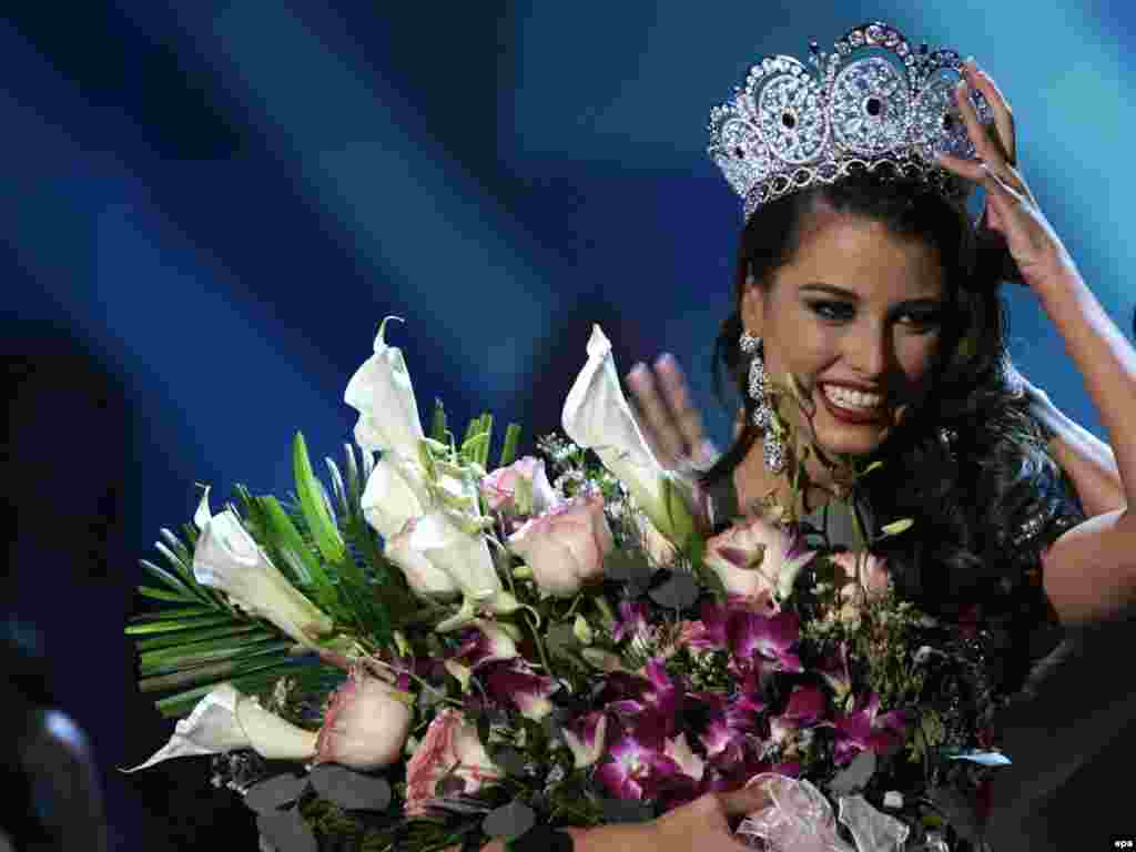 Bahami - Nova Miss Universum - Venecuelanka, Stefania Fernandez , je okrunjena titulom Miss Universum na Bahamima. 