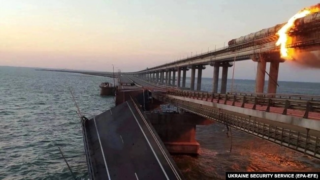 Пошкодження на Керченському мосту після вибуху 8 жовтня 2022 року, фото опубліковане СБУ