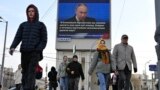 Путинның быелгы юлламасы урамда куелган экраннарда да күрсәтелде