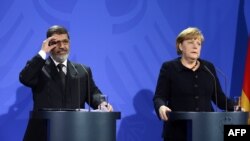 Angela Merkel dhe Muhammad Morsi 