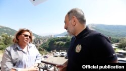 Armenia -- Prime Minister Nikol Pashinian talks to a woman in Jermuk, August 23, 2019.