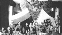 Русские фашисты и японские представители на приеме, который устроила Российская фашистская партия в Харбине в 1934 году. Сидит второй слева Константин Родзаевский