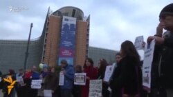 Protest împotriva guvernului României în fața sediului Comisiei Europene de la Bruxelles