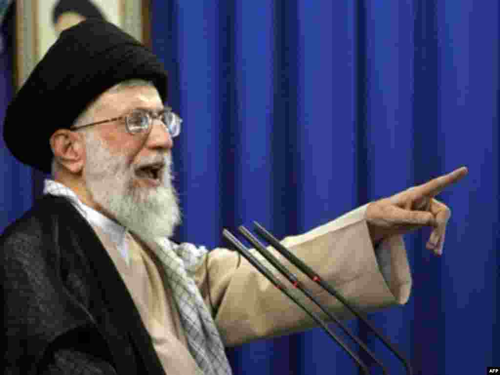 Iran - Iran's supreme leader Ayatollah Ali Khamenei speaks during the weekly Friday prayers at Tehran university, 14Sep2007