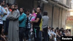 В очікуванні на хліб у «повстанському» районі Алеппо, фото 14 липня 2016 року