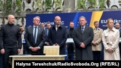 Върховният представител на Европейския съюз по въпросите на външните работи Кая Калас, украинският премиер Денис Шмигал и външните министри на европейските страни по време на среща за създаване на специален трибунал за престъпленията на Русия. Лвов, 9 май 2025 г.