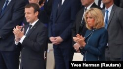 Президент Франции Эммануэль Макрон и его супруга Бриджит