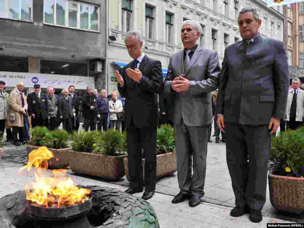 Spomen obilježje Vječna vatra, 09.05.2011. Foto: RSE / Midhat Poturović