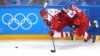 Хокей: Олімпійський спортсмен з Росії Павло Дацюк (л) та чеський хокеїст Петр Коукал (п) під час півфіналу з хокею між Чехією та олімпійськими спортсменами з Росії. Команда Росії виграла у команди Чехії з рахунком 3:0