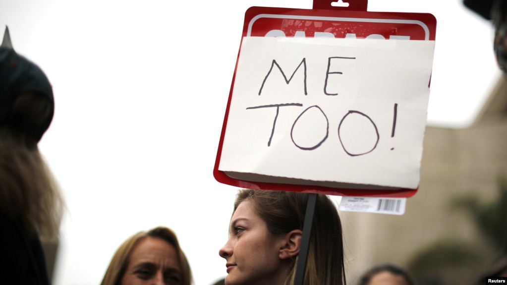 Učesnica "MeToo" protesta, Los Angeles, SAD