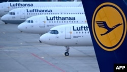 Avioni kompanije Lufthansa na aerodromu Frankfurta na Majni, mart 2024.