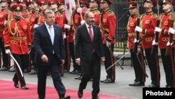 Премьер-министра в Тбилиси встретил его грузинский коллега