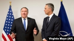 Mike Pompeo i Jens Stoltenberg u NATO štabu u Briselu, 27. aprila 2018.