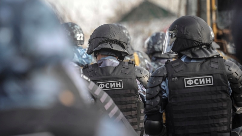 Штраф за испорченный баннер и лайки: новые репрессии на Юге России 