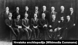 1916 год, Парыж, сход Югаслаўскага камітэту - групы прадстаўнікоў паўднёваславянскіх народаў, якія быліў складзе Аўстра-Вугоршчыны