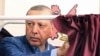 Президент Турции Реджеп Эрдоган в кабинке для голосования. Стамбул, 16 апреля 2017 года.