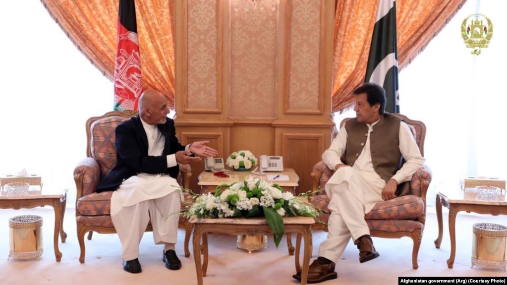  Afghan President Ashraf Ghani (L) met Pakistani Prime Minister Imran Khan.