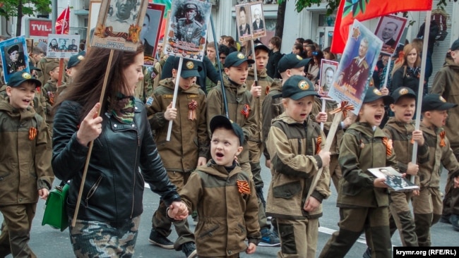 Дети на шествии, приуроченном российскому «Дню победы». Севастополь, 9 мая 2019 года