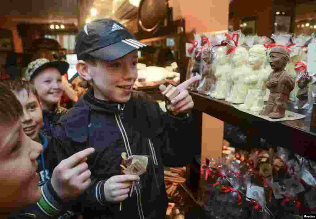 Children look at chocolate in the form of Russian President Vladimir Putin at the Lviv Chocolate Studio in western Ukraine. (Reuters/Roman Baluk)