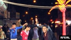 شباب يرقصون في احدى ساحات بغداد في عيد الاضحى 