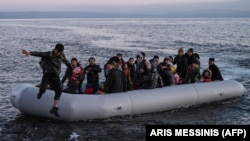 Migranti pristaju na ostrvo Lesbos, Grčka, 2 mart 2020, ilustracija

