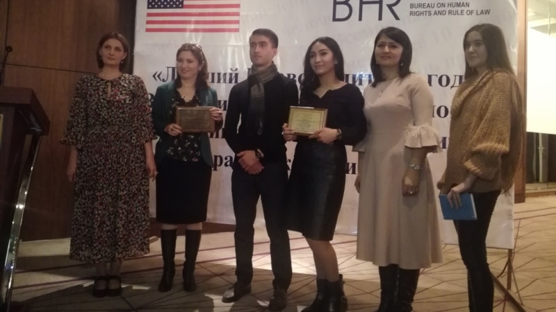 В Таджикистане объявили лучшего правозащитника и журналиста
