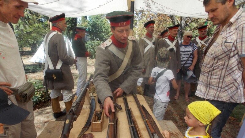 Военные лагеря и водка из фляги: в Севастополе открыли фестиваль «Русская троя» (+фото)